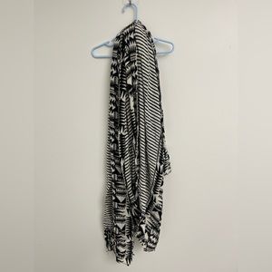 Women’s Black and White Patterned Infinity Scarf